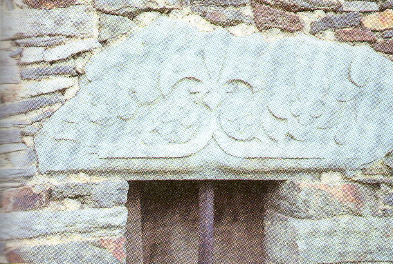 linteau d'une fentre du manoir du Frgon